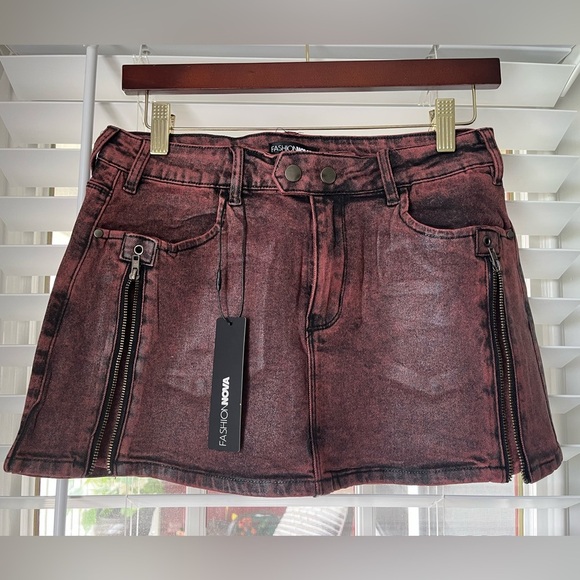 Fashion Nova Mineral Wash Burgundy Mini Skirt NWT - Picture 4 of 5